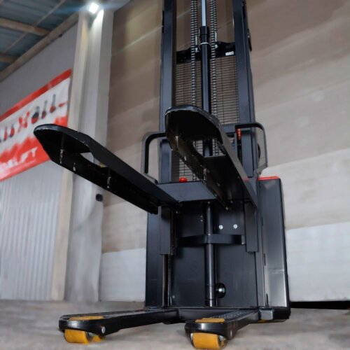 Самоходный штабелер OXLIFT AX12L 3000 мм 1200 кг Li-ion
