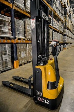 Самоходный штабелер CHL CDD12J 1,2 т 3м